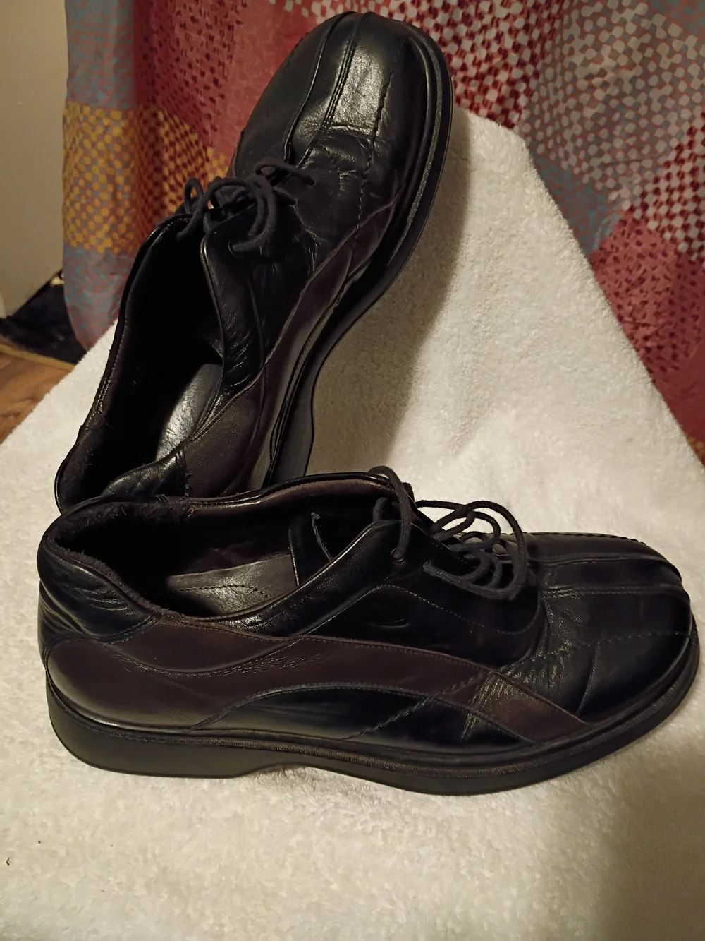 Comfortiva Men's Black and Brown Leather Lace-Up Oxfords